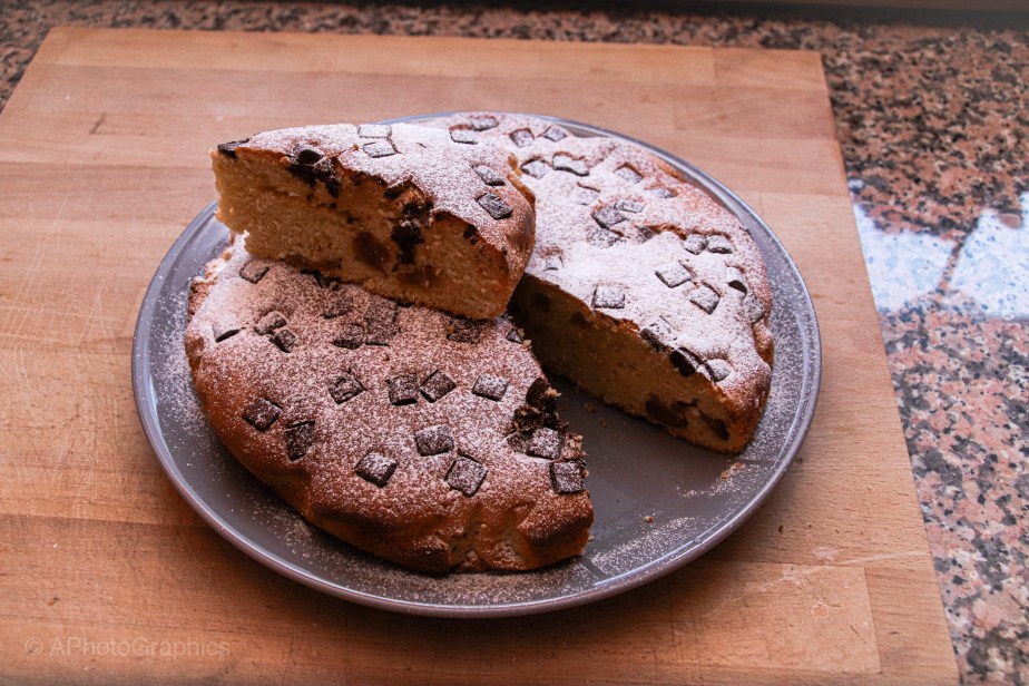 TORTA ALLE CILIEGIE   CON PEPITE DI&nbsp;CIOCCOLATO